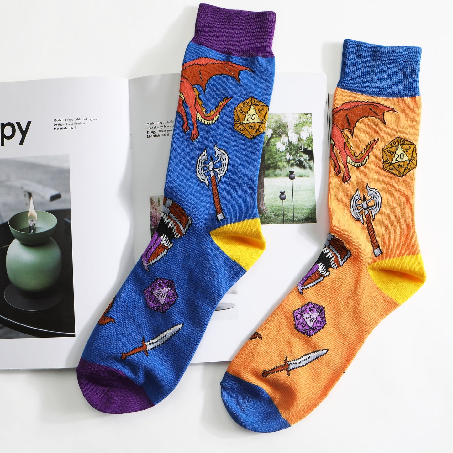 2 Pairs of Dungeons and Dragons DND Crew Socks Blue and Orange US Size 8 - 12 (EU 41-45)